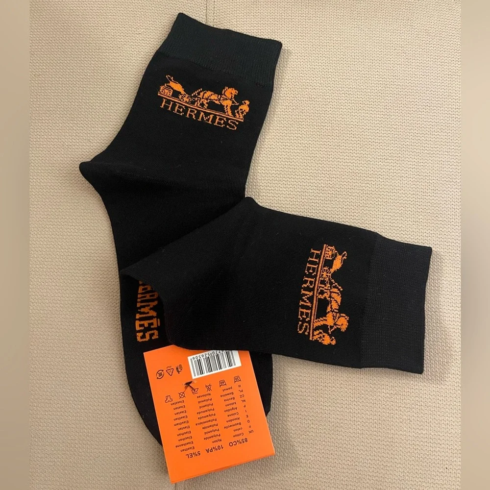 Classic Equestrian Graphic Cotton Blend Socks – Sleek Black & Orange